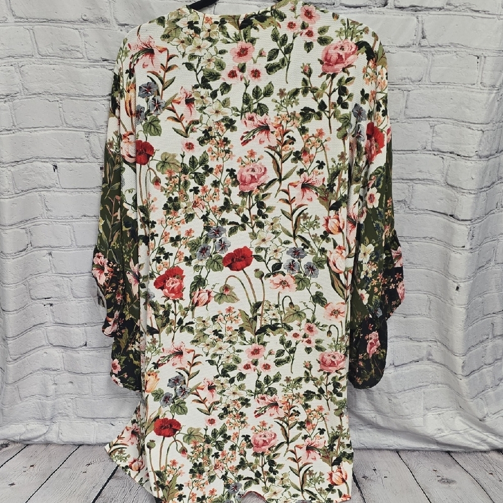 Umgee Sz M/L Kimono with Navy, Pink, Cream, and Green Floral Accents - Picture 6 of 12